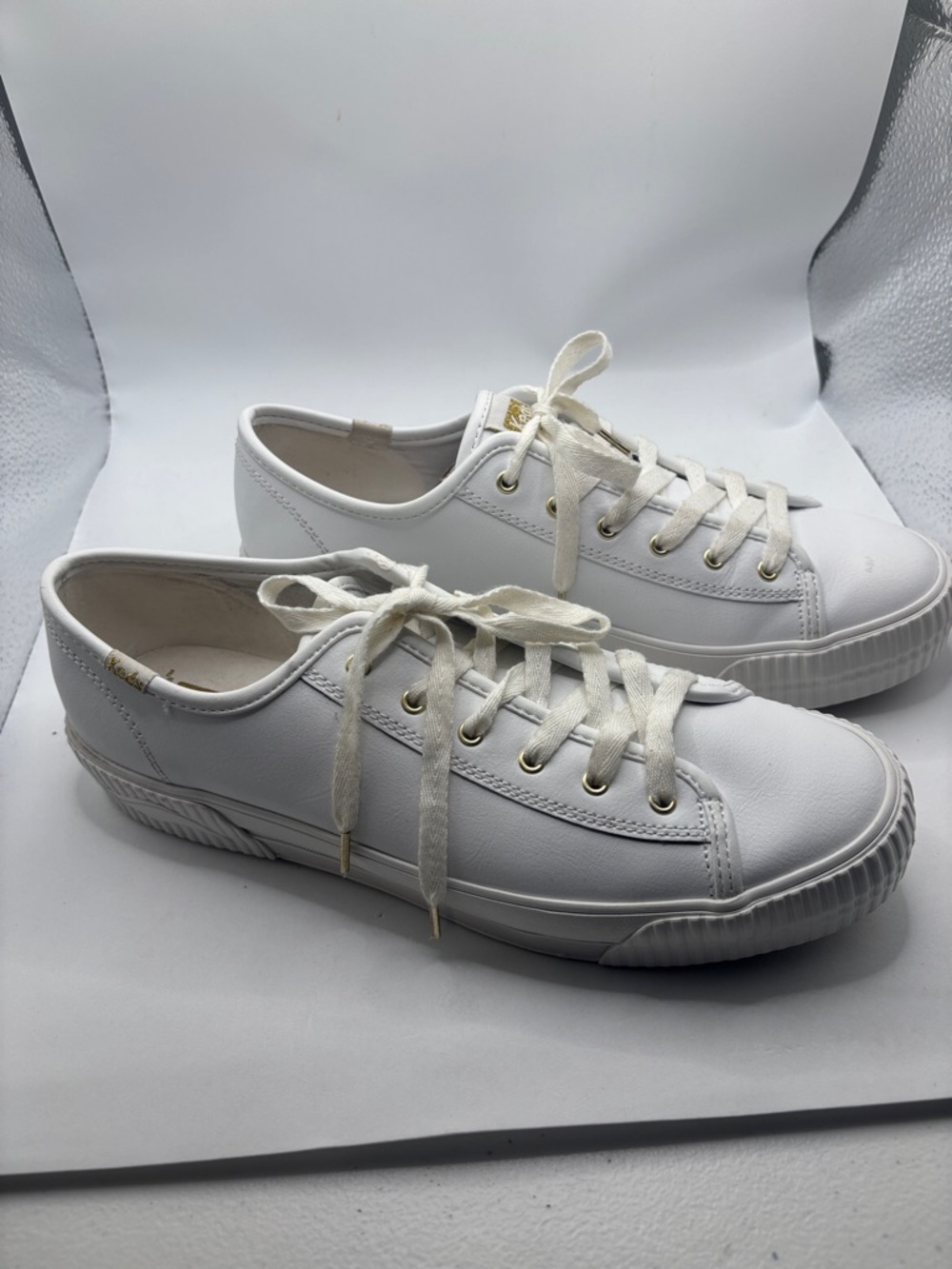 Keds White Low-Top Lace-Up Sneakers SZ 10 w/Gold accent Triple Kick AMP platform